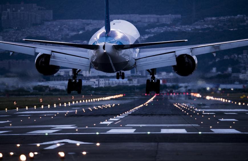 Theoretical ATPL training aircraft landing night beaconing airline pilot training a remote module